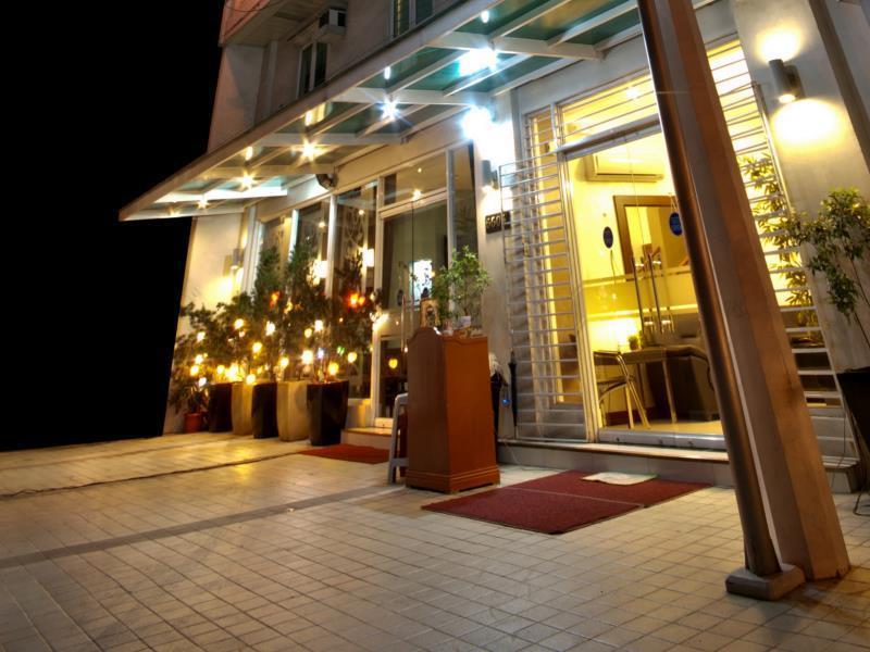 Avitel Hotel Makati City Bagian luar foto
