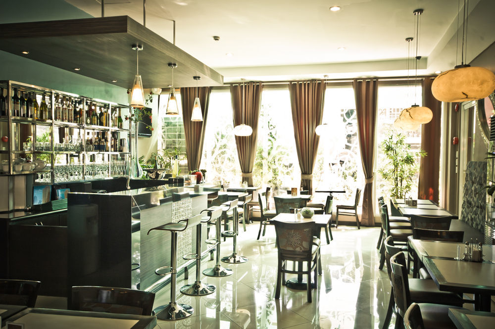 Avitel Hotel Makati City Bagian luar foto