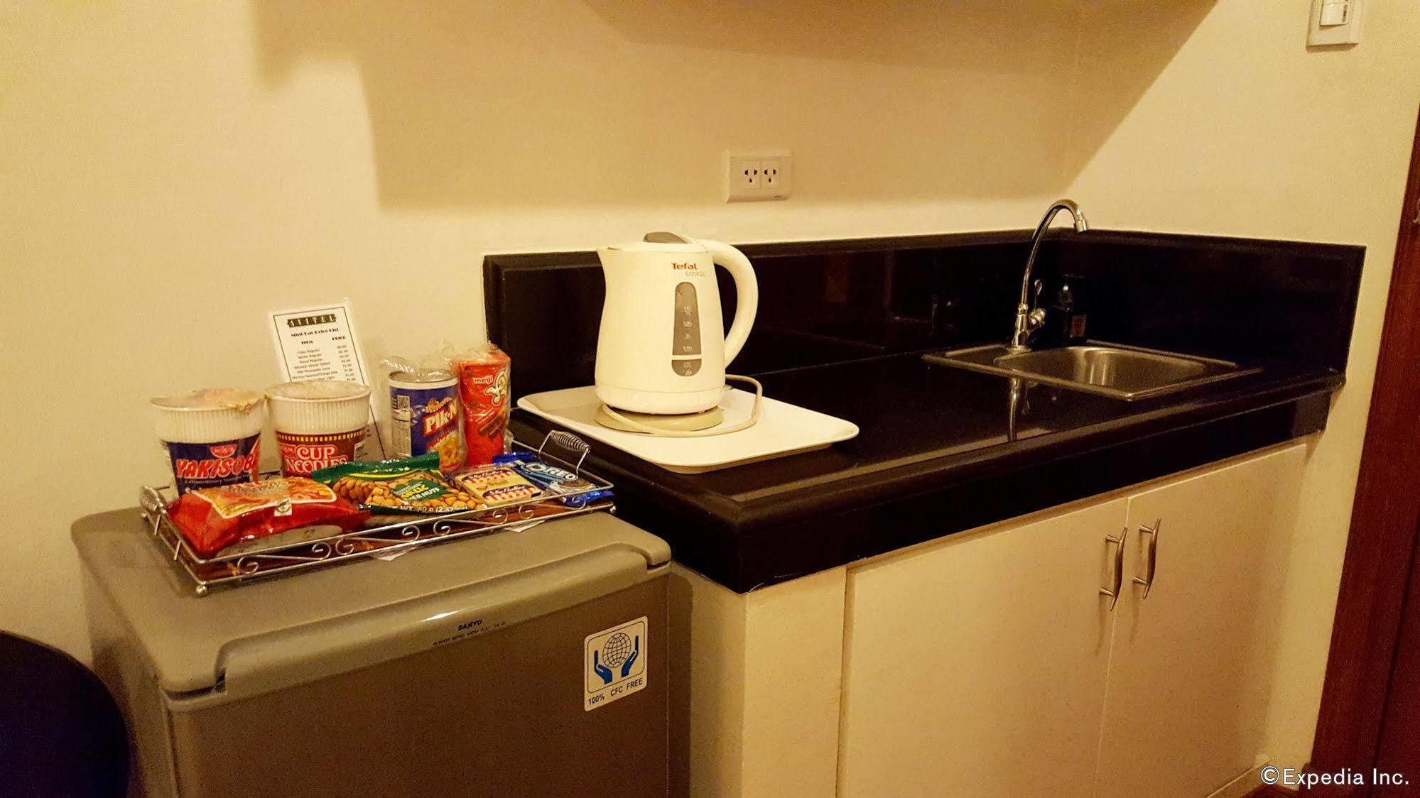 Avitel Hotel Makati City Bagian luar foto