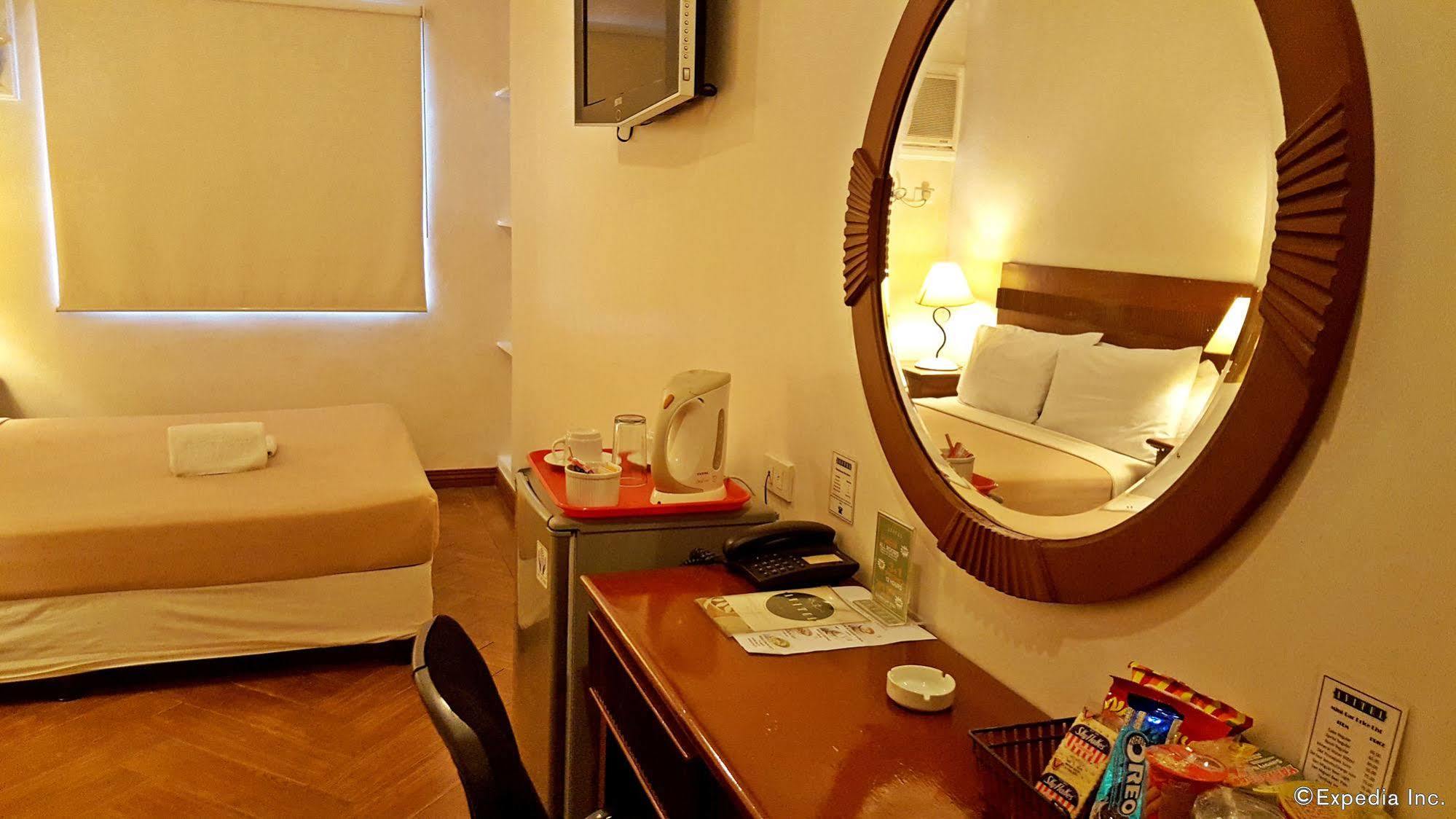Avitel Hotel Makati City Bagian luar foto