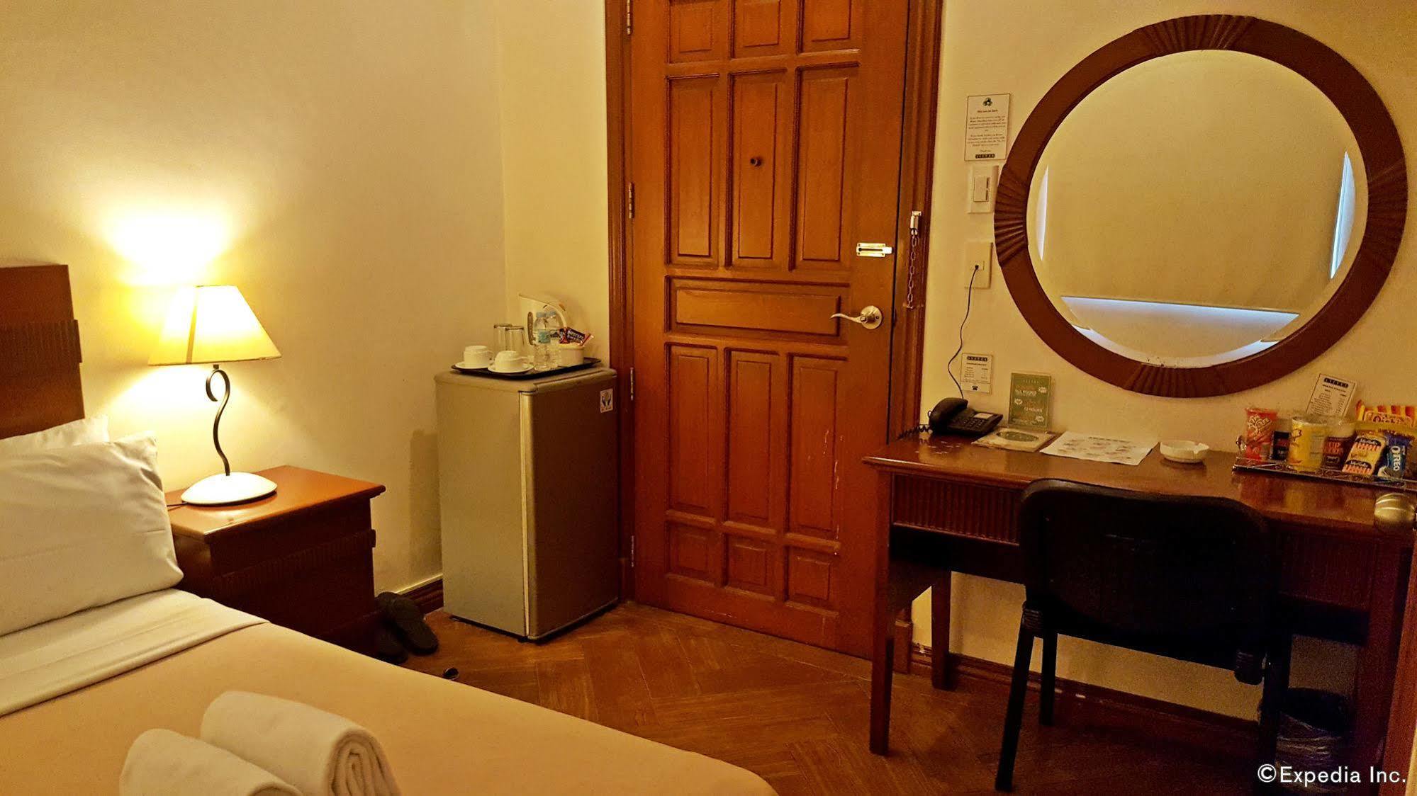 Avitel Hotel Makati City Bagian luar foto