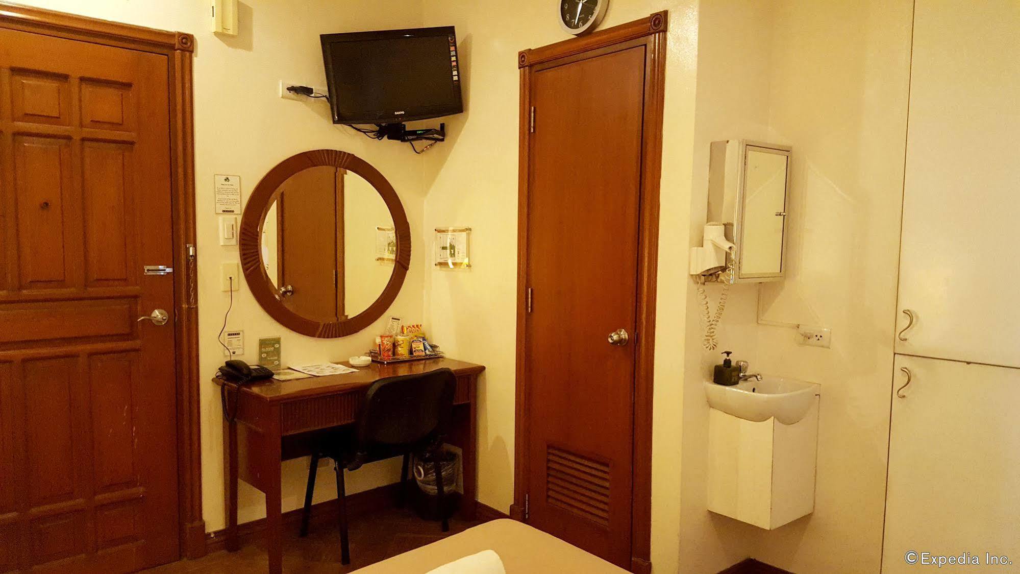 Avitel Hotel Makati City Bagian luar foto