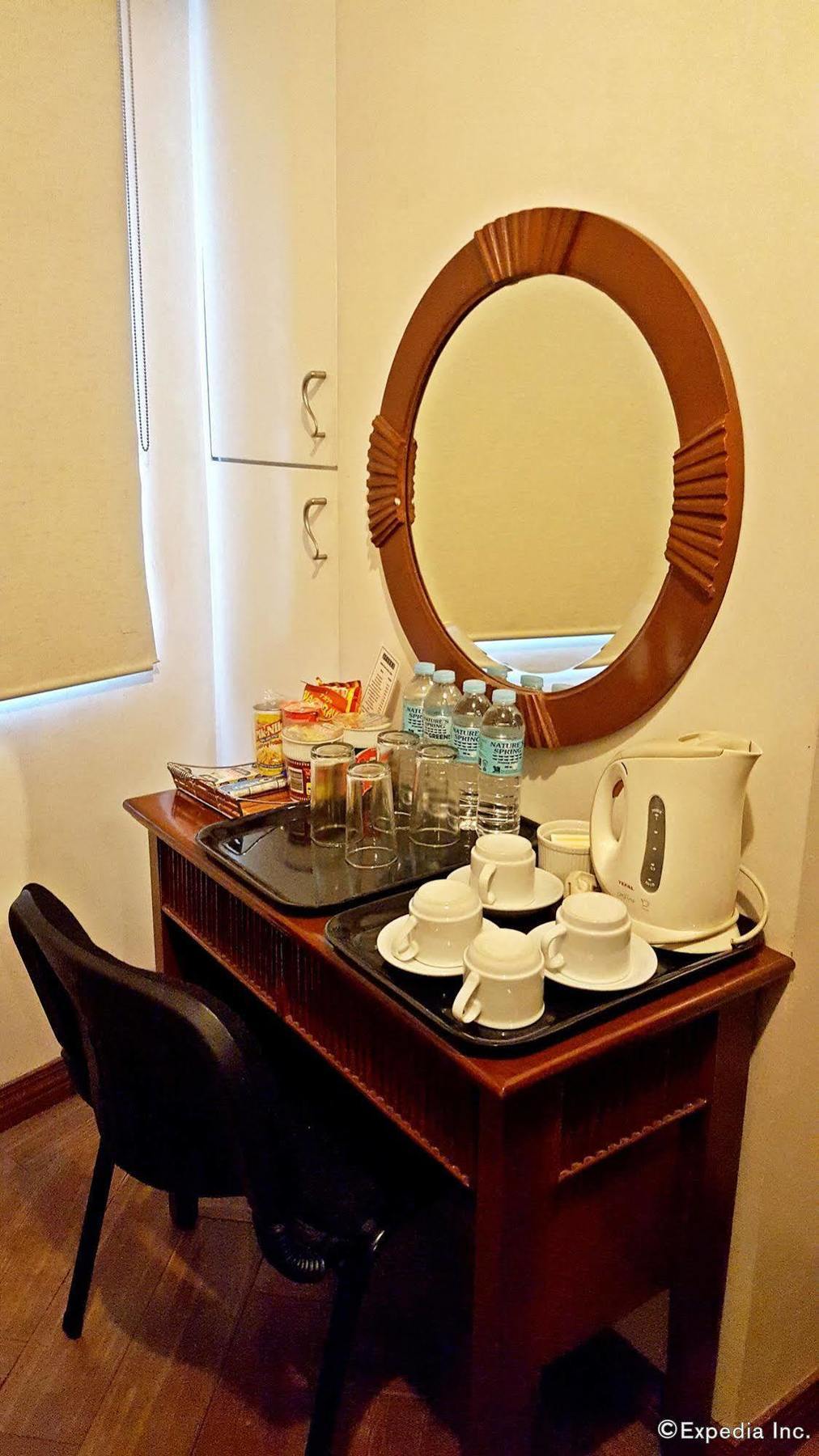 Avitel Hotel Makati City Bagian luar foto