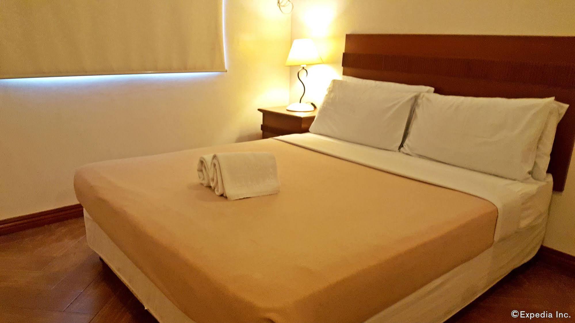 Avitel Hotel Makati City Bagian luar foto