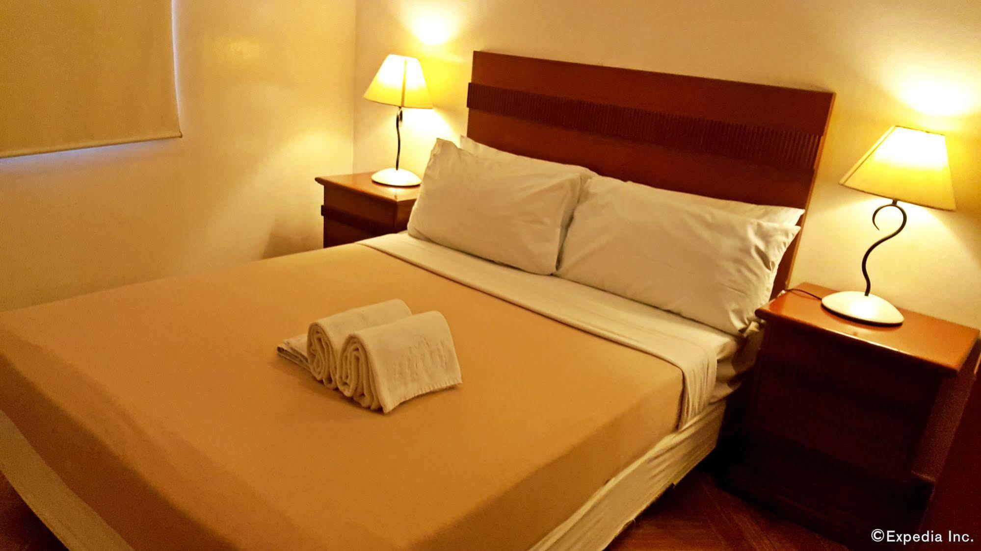 Avitel Hotel Makati City Bagian luar foto