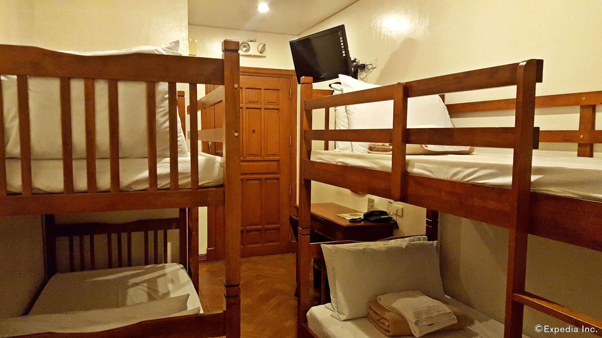 Avitel Hotel Makati City Bagian luar foto