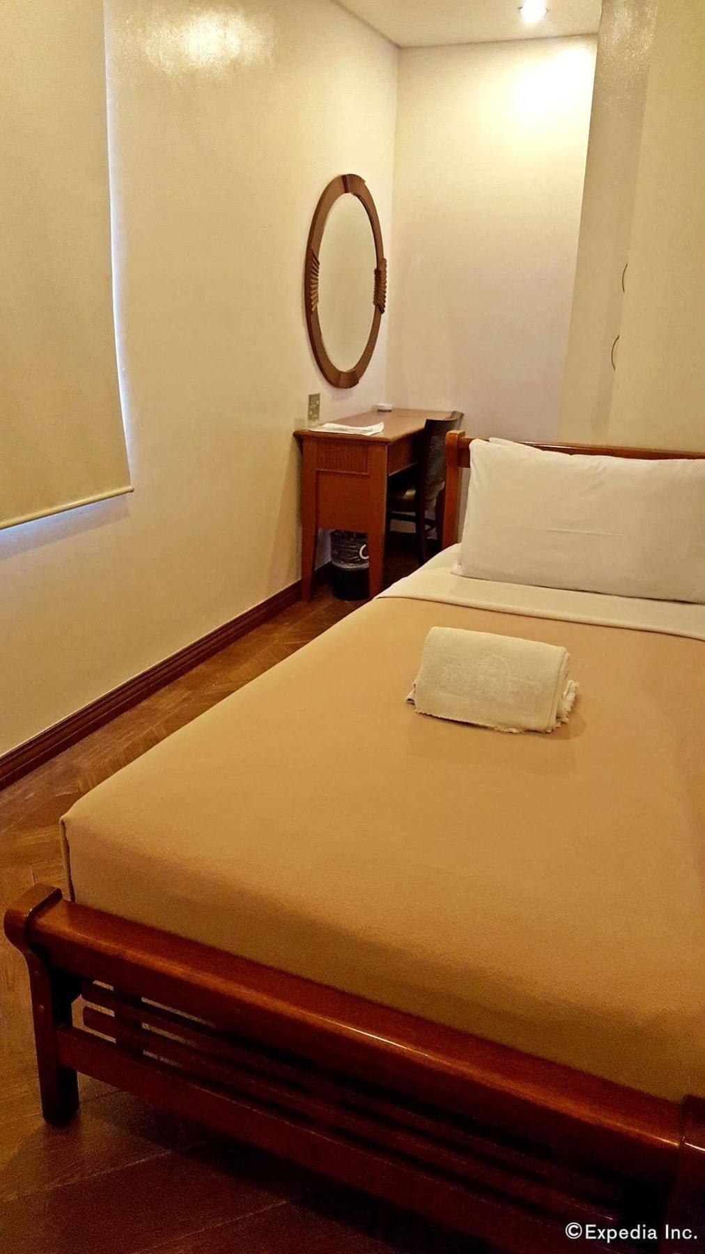 Avitel Hotel Makati City Bagian luar foto