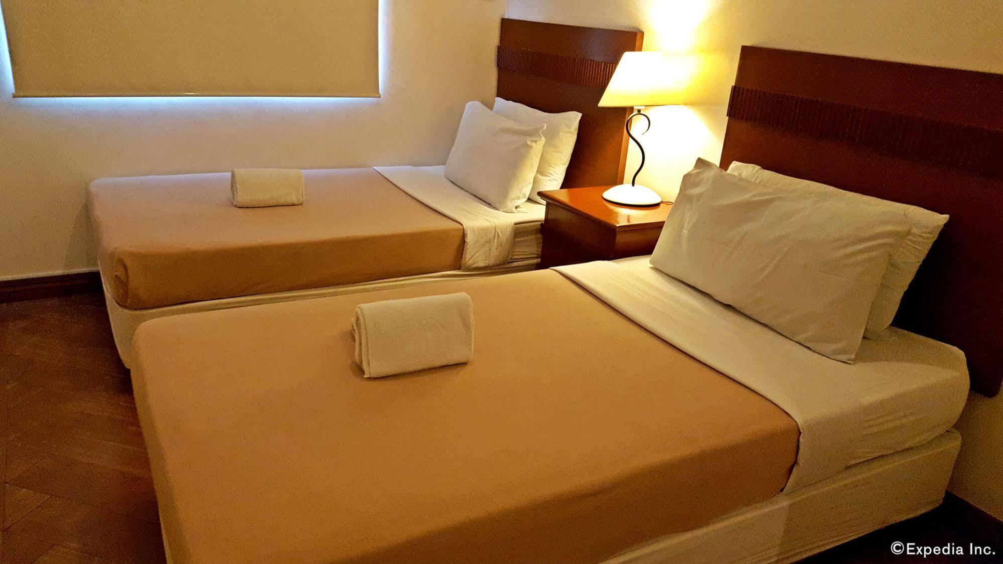 Avitel Hotel Makati City Bagian luar foto