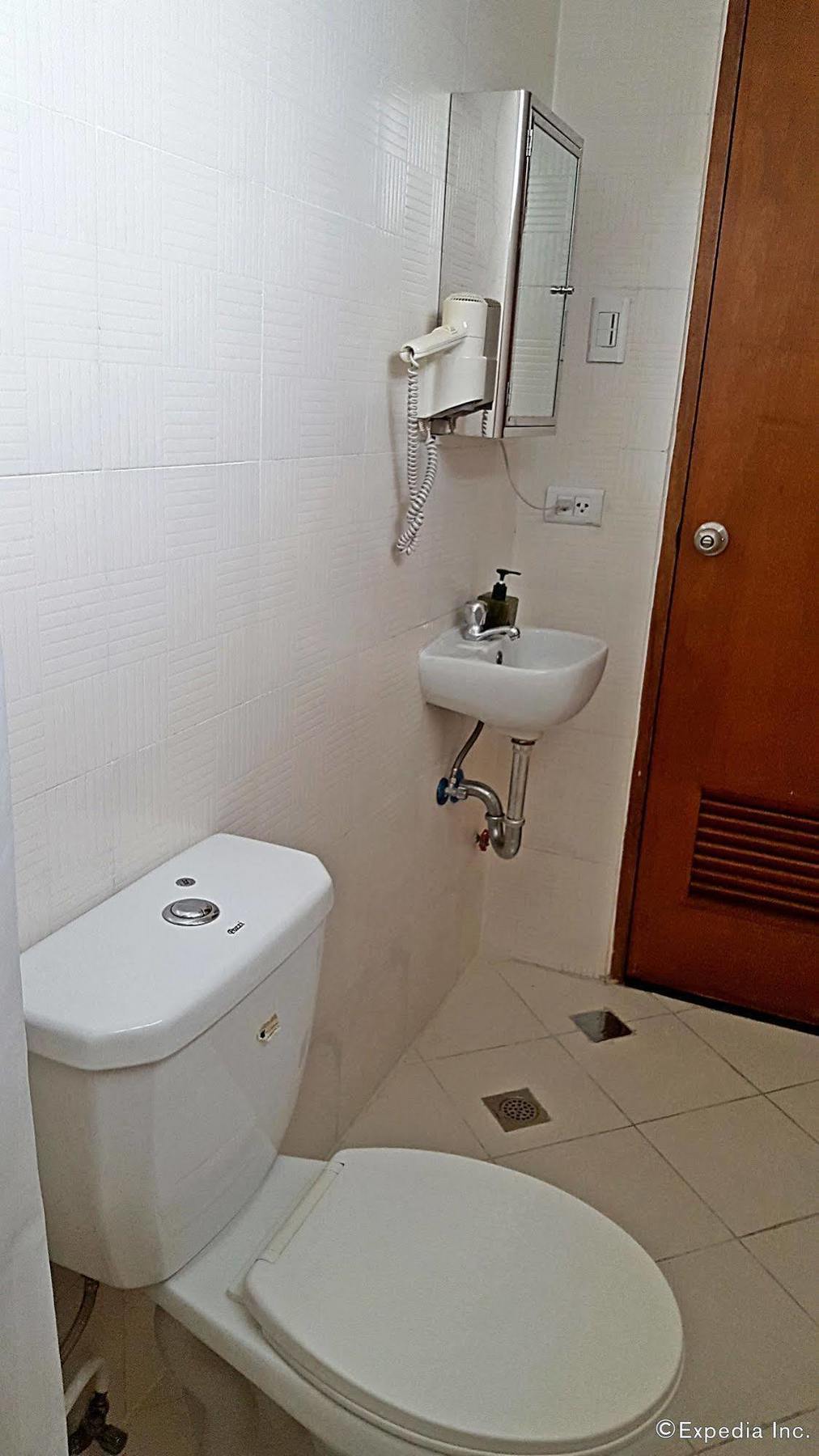 Avitel Hotel Makati City Bagian luar foto