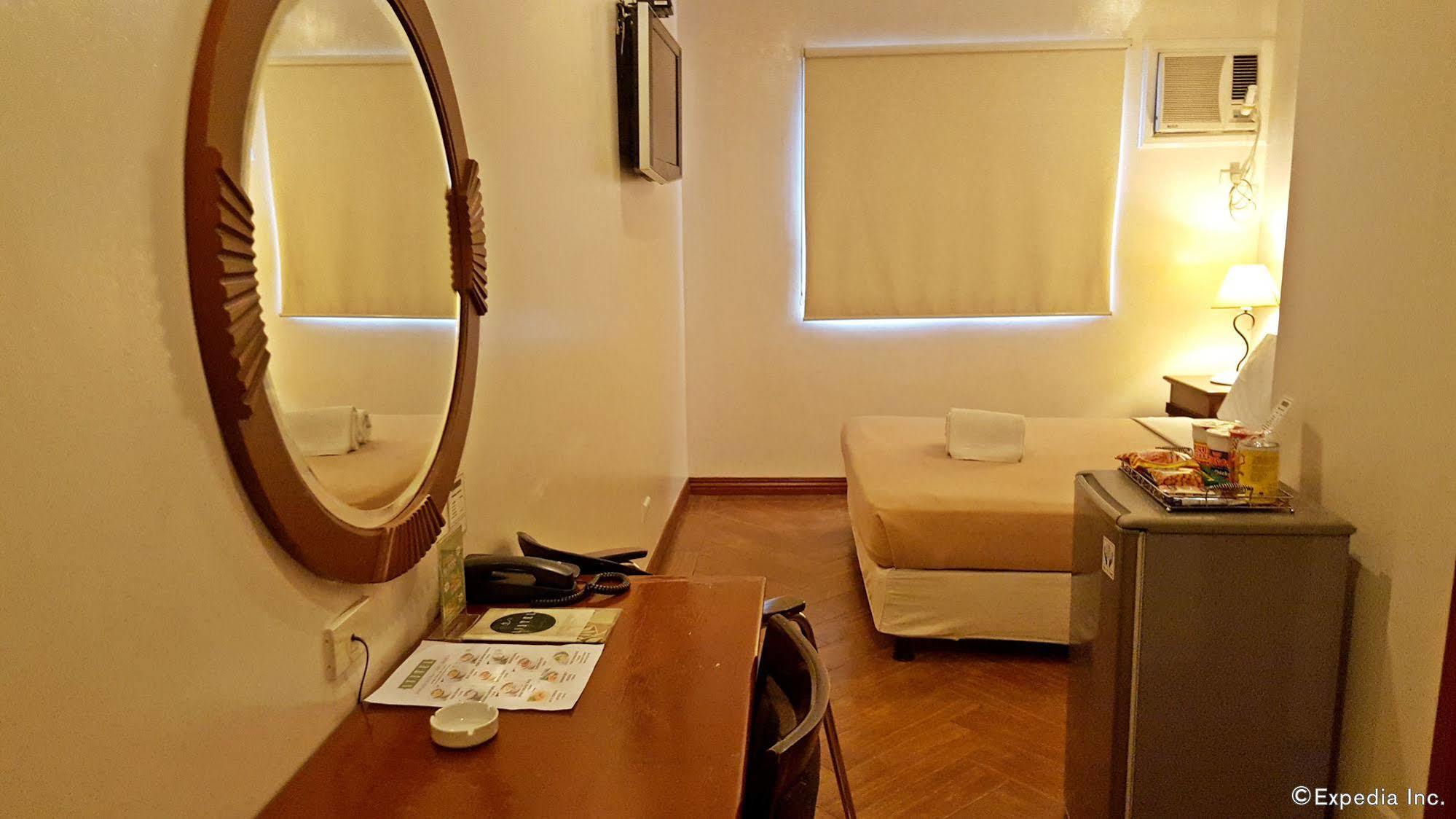 Avitel Hotel Makati City Bagian luar foto