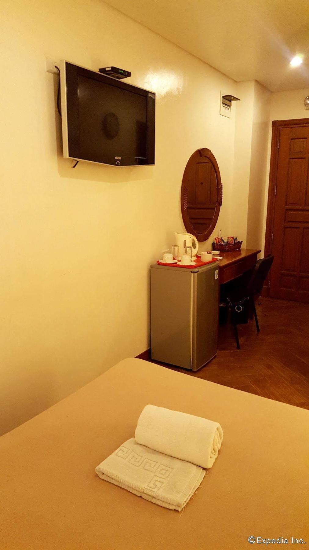 Avitel Hotel Makati City Bagian luar foto