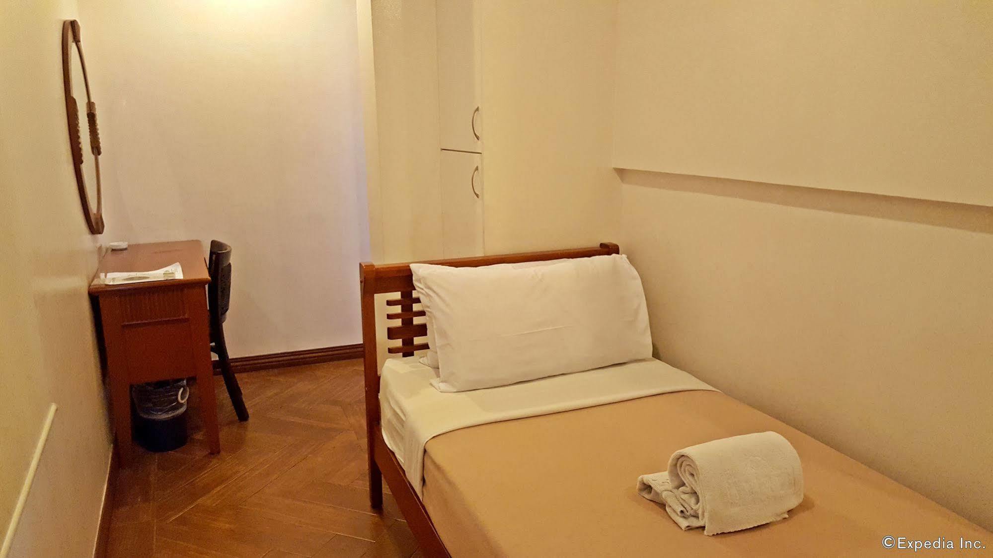 Avitel Hotel Makati City Bagian luar foto