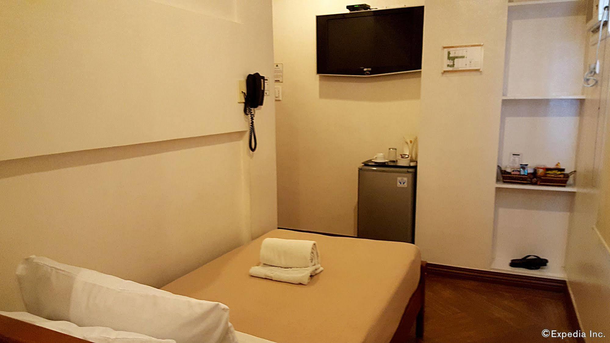 Avitel Hotel Makati City Bagian luar foto